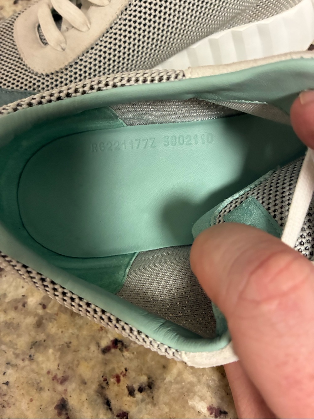Hermès Women’s Bouncing Sneakers in a green and white Canvas and Suede - Picture 14 of 15
